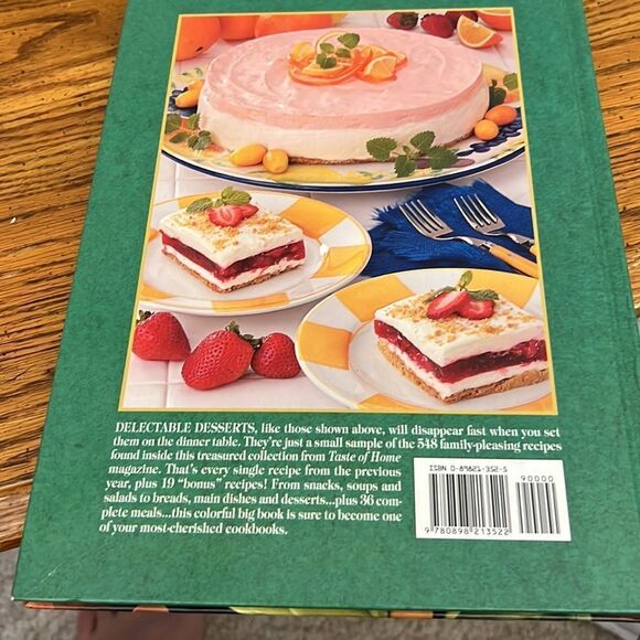 2003, Taste of Home Annual Recipes, 320 page cookbook - Picture 2 of 4